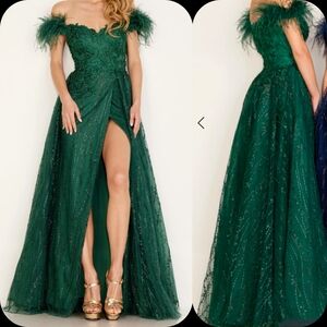 Elegant Green Off-Shoulder Evening Gown